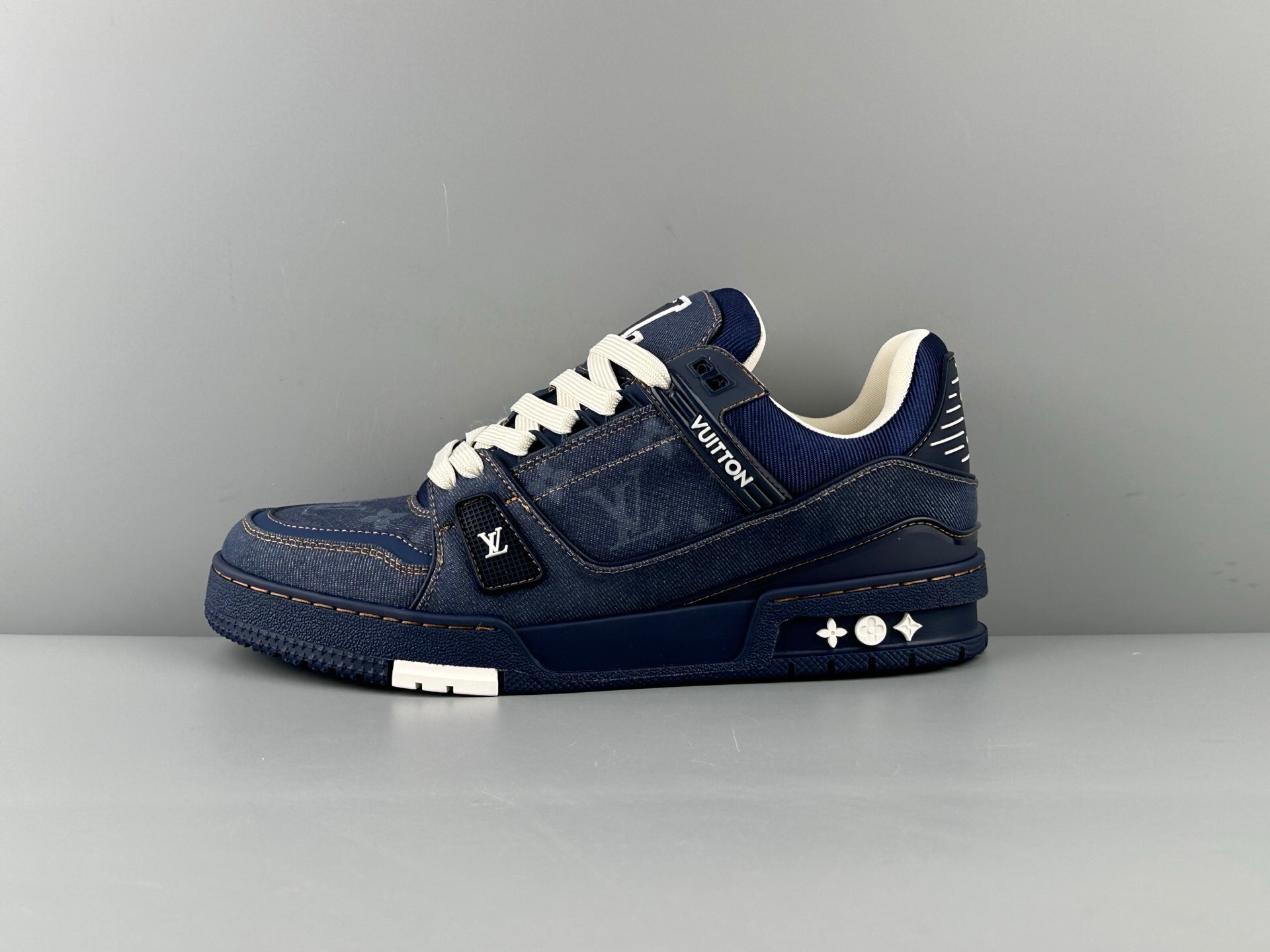 Lv Trainer