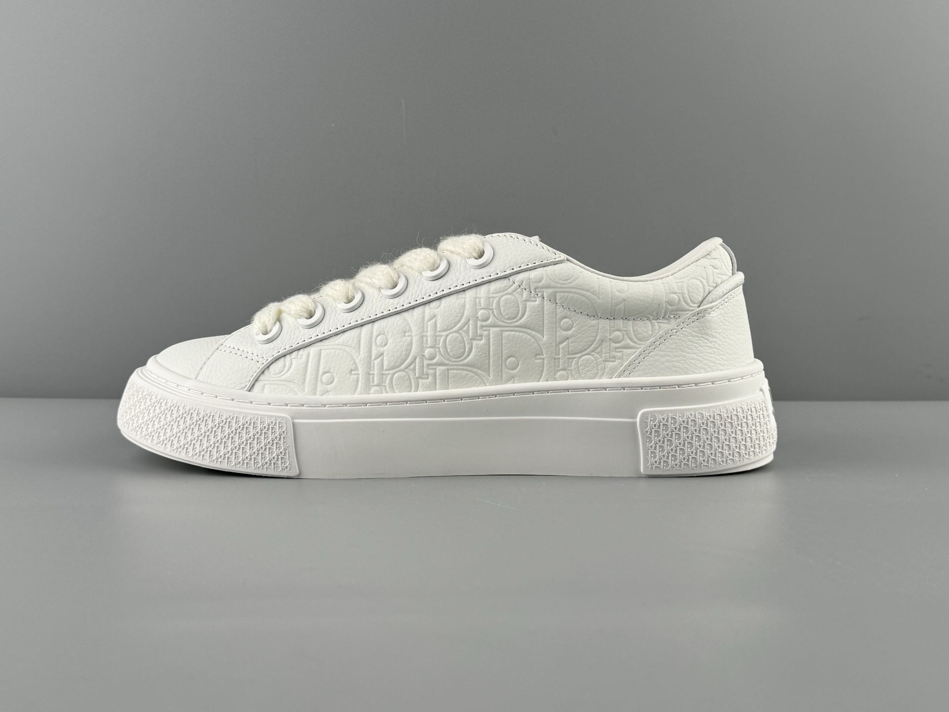 Dior B33