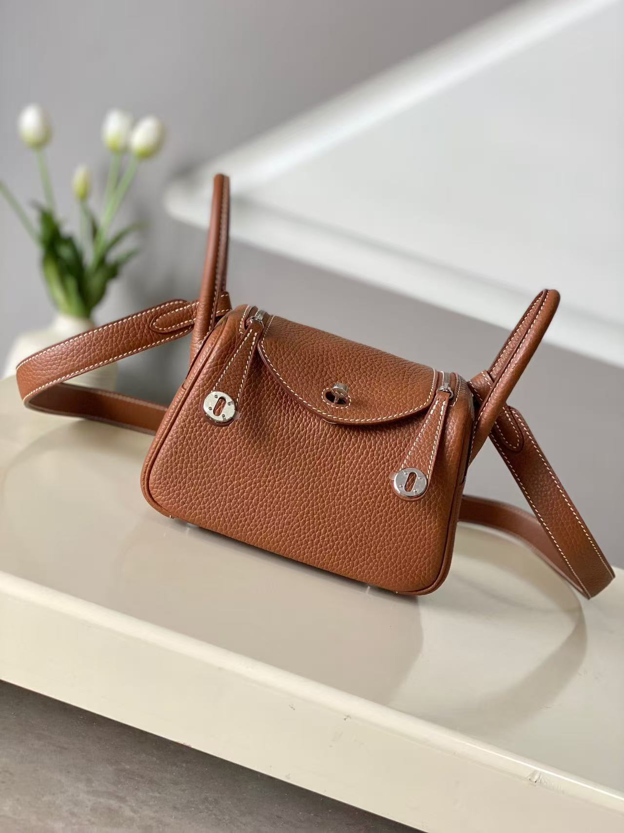 Lindy mini 19