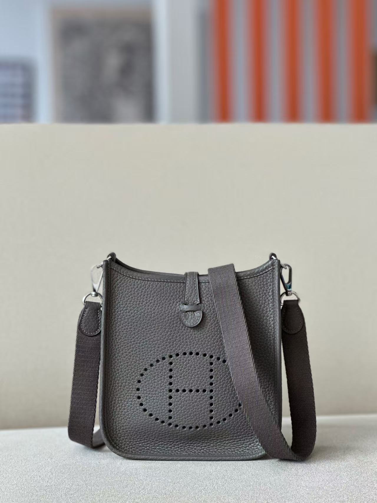 Evelyne mini 16