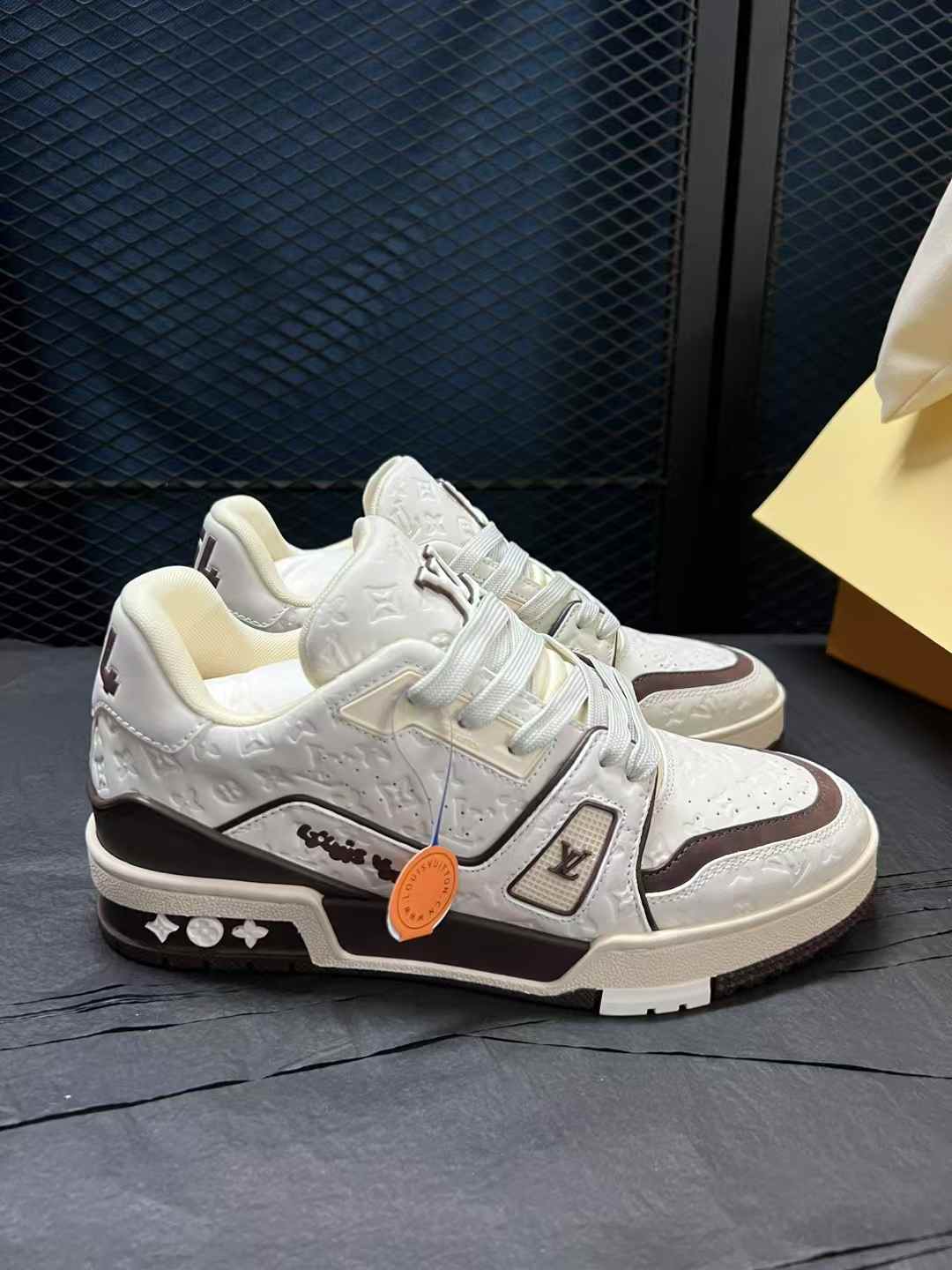 Lv Trainer
