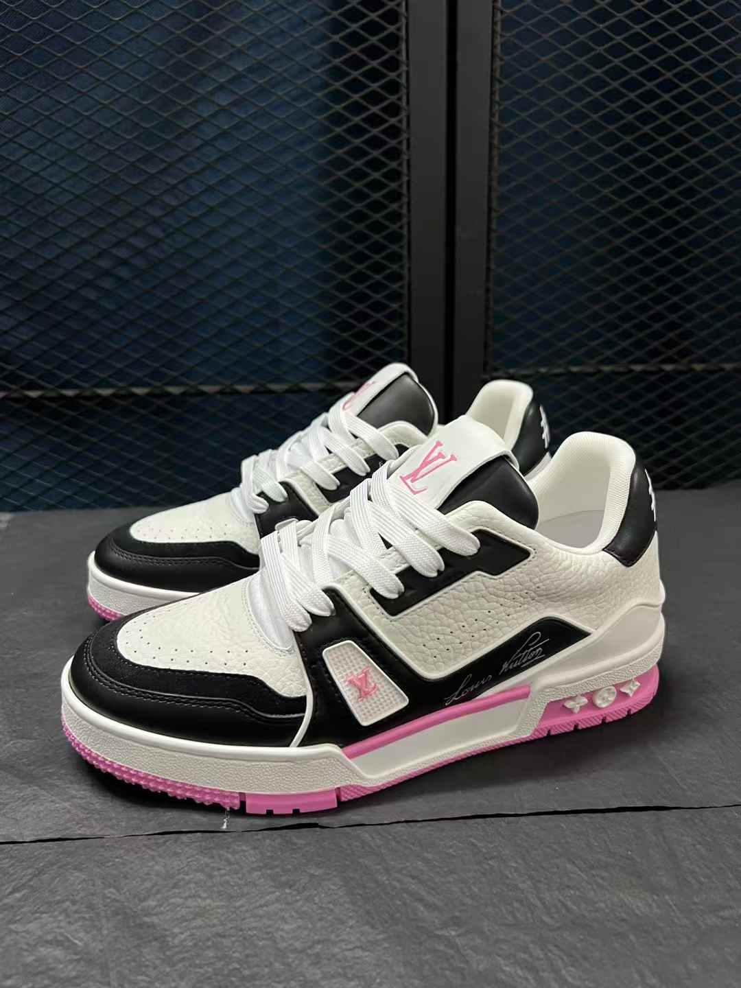 Lv Trainer