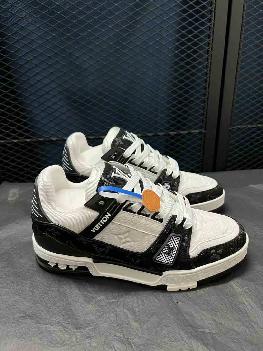 Lv Trainer